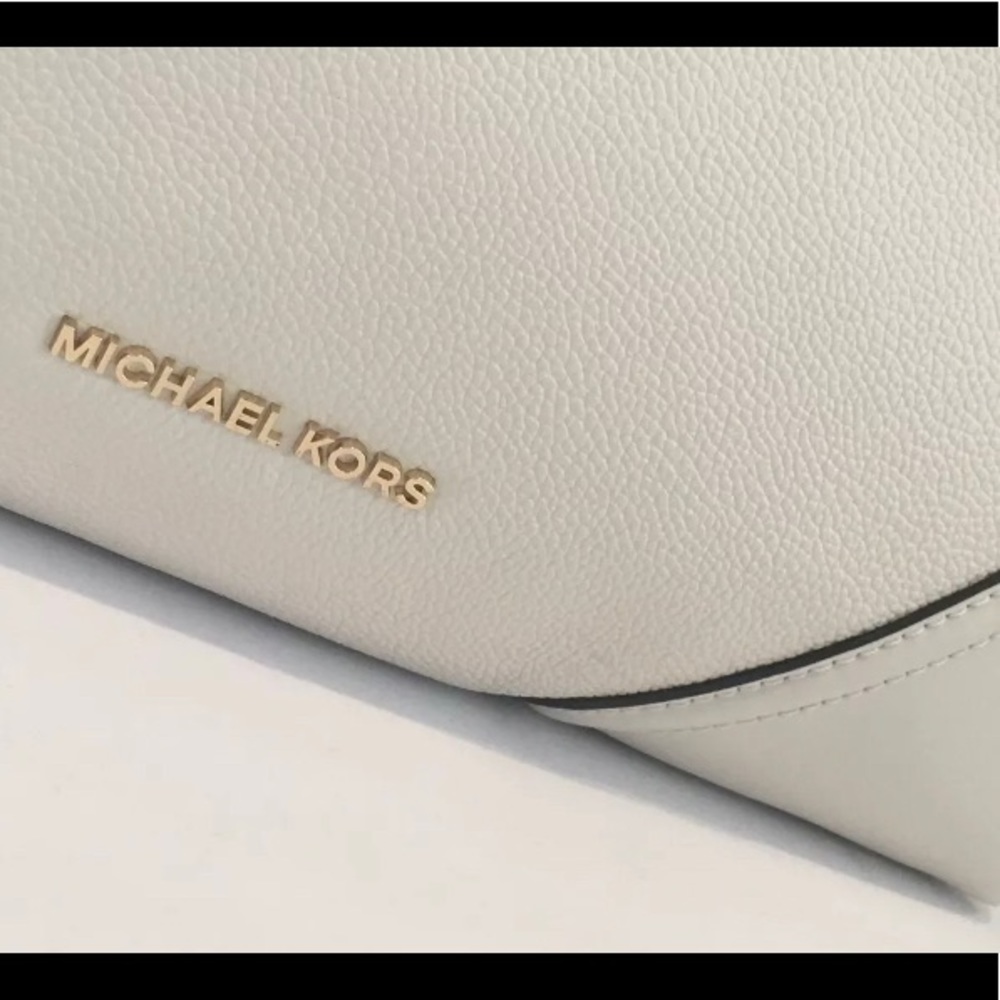 Michael Kors ‘Nicole’ Shoulder Bag in Light Cream Pebbled Leather, Medium, *NWT* - Picture 5 of 11